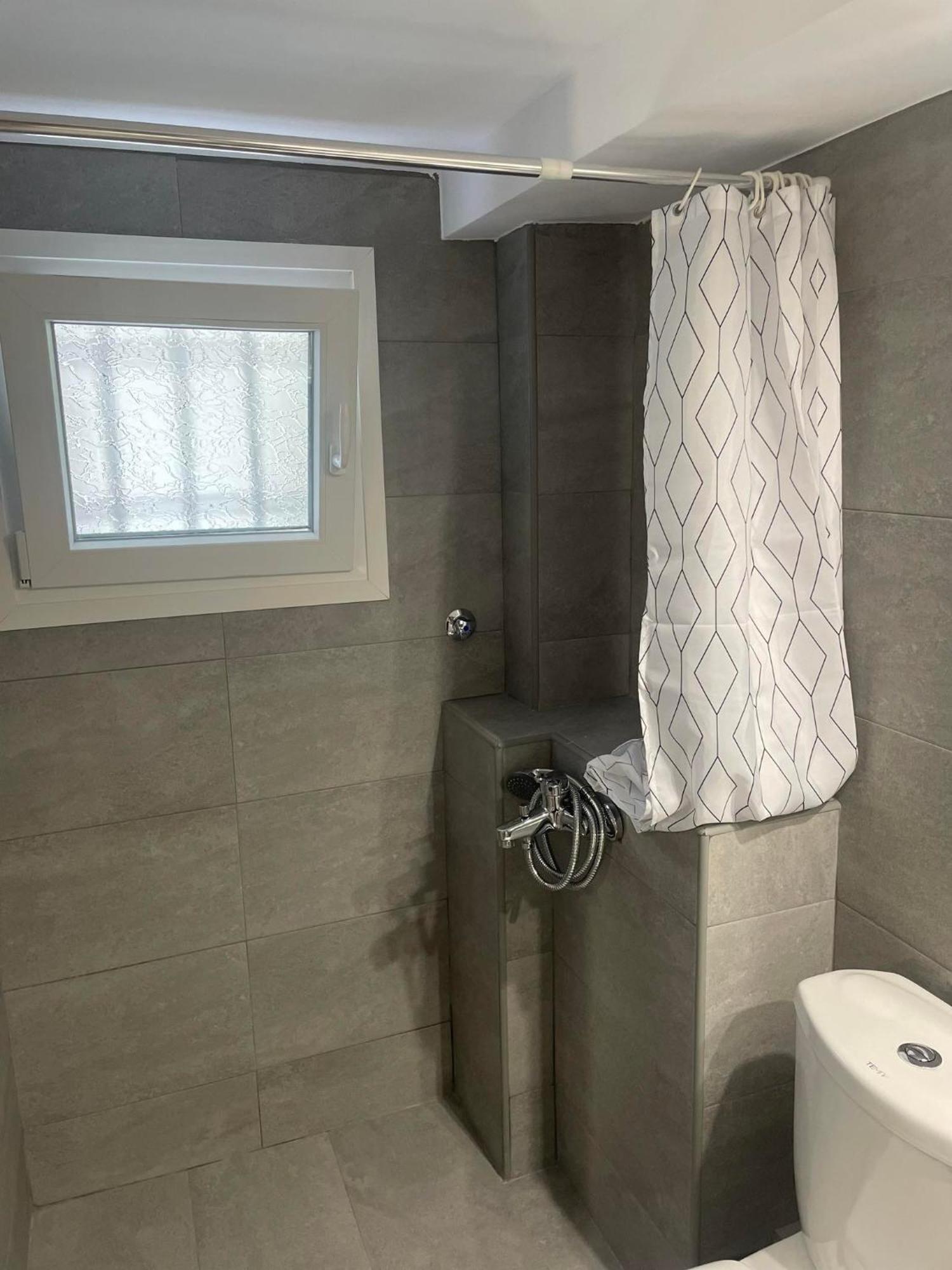Trainstation Apartment In Салоники Экстерьер фото